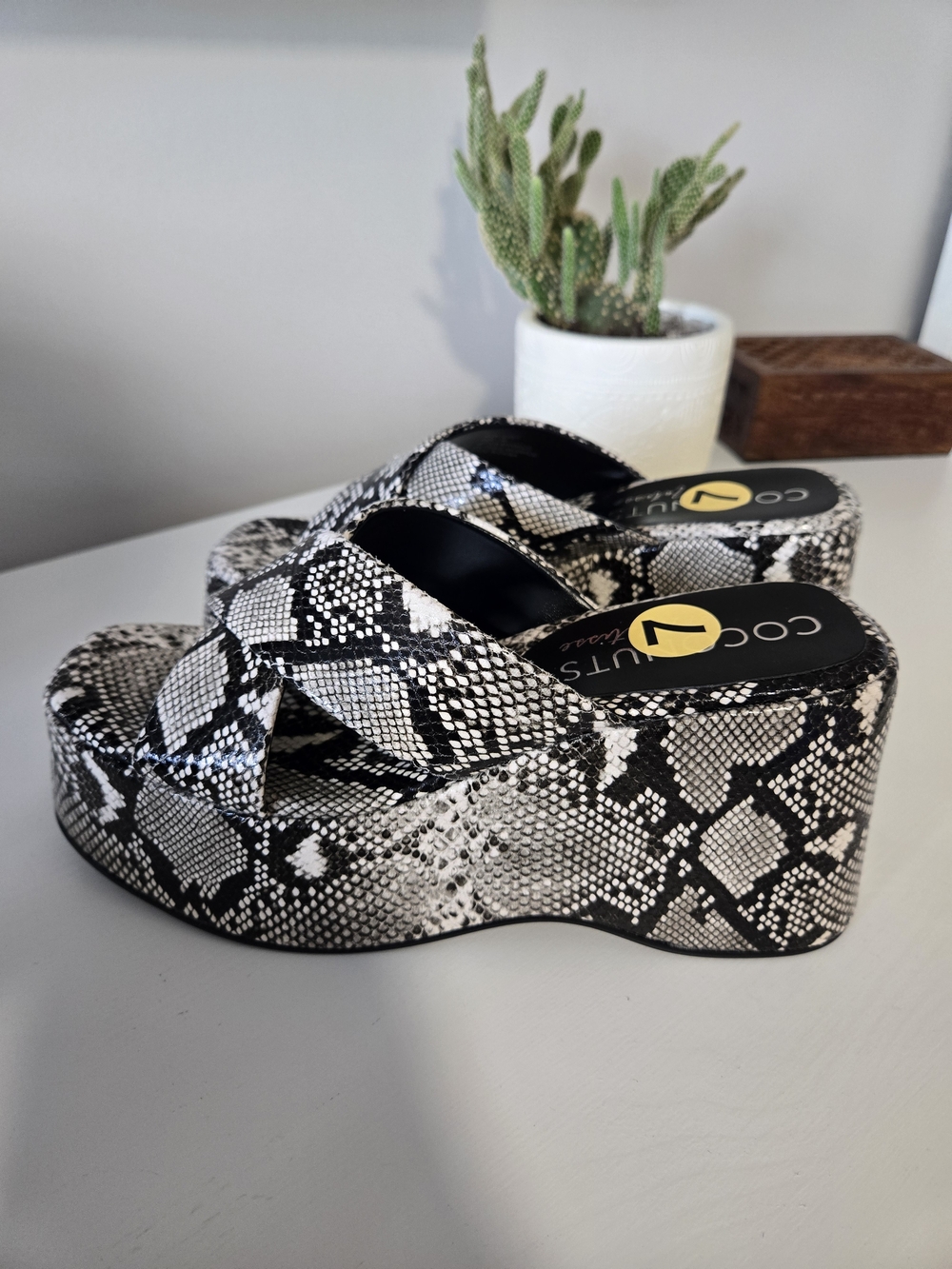 Coconuts by Matisse black + white snakeskin print platform slides, size 7 + new - Picture 2 of 4